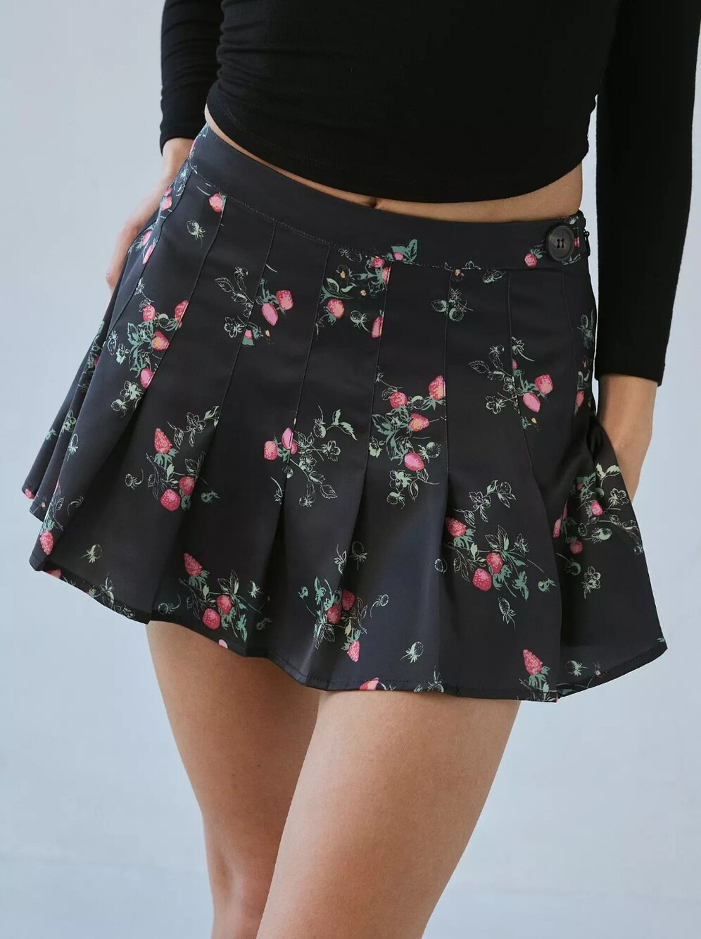 Kimchi Blue Strawberry Print Pleated Mini Skirt S Y2K